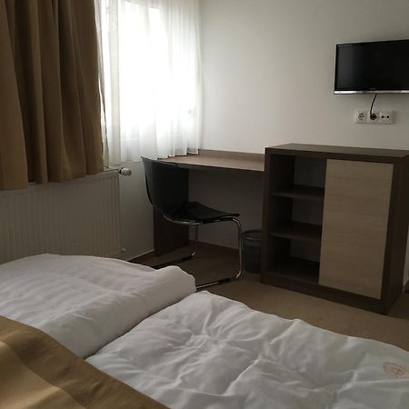 Tuenderfatyol**** Szallodahajo Abadszalok Luaran gambar